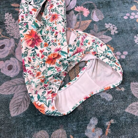 Daniel Cremieux Swimsuit Women's Small White Green Red V-Neck Floral One Piece - Picture 15 of 16